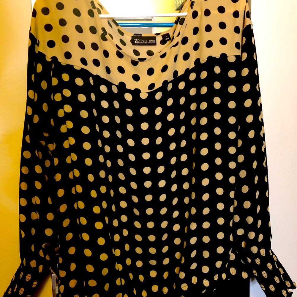 Polka dot Blouse with elastic wrists